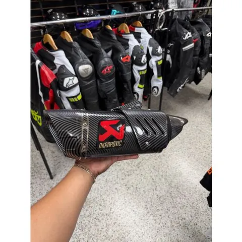 akrapovic M1 fibra